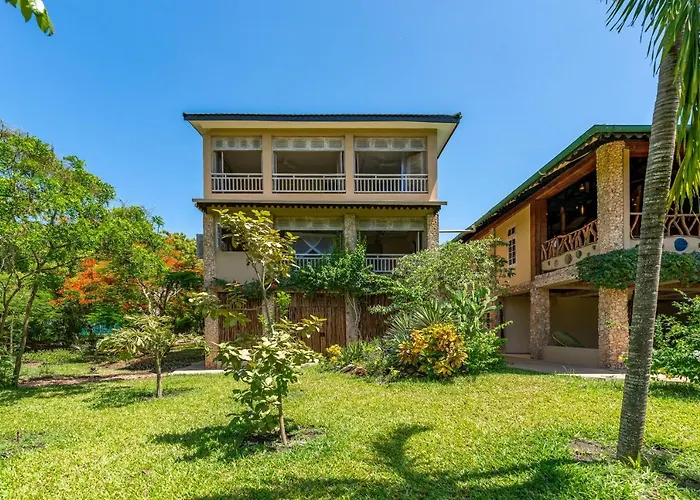 Tombo House